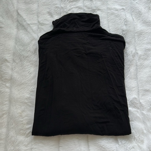 - Black saks 5th long sleeve - Picture 1 of 5